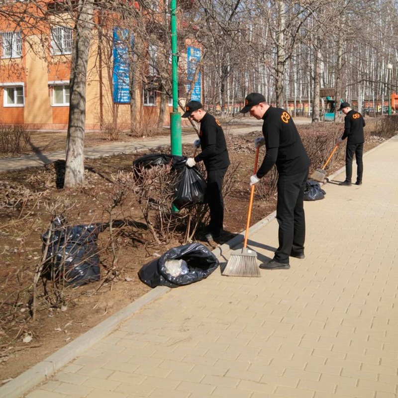 Уборка листьев в Калуге